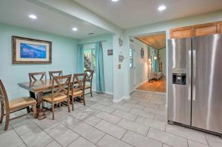 Bungalow with Wraparound Deck - 8 Mi to Brookings - Smith River - 2