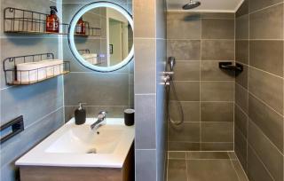 Pet Friendly Home In Scherpenisse - Sint Maartensdijk - 6