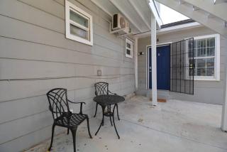 SuperValue Suite #4 @ East End Revitalized - Houston - 5