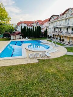 Elit Medencés Apartman Hajdúszoboszló - Hajdúszoboszló - 0