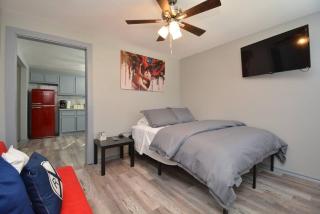SuperValue Suite #5 @ East End Revitalized - Houston - 1