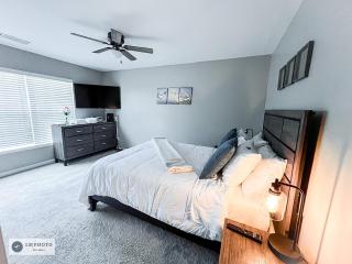 4 - Bed home with Cali King Bed, 12 mins to DTWN - Atlanta - 7