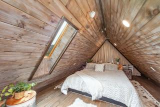 Romantic A-frame Private HotTub Firepit NearGSMNP - 9