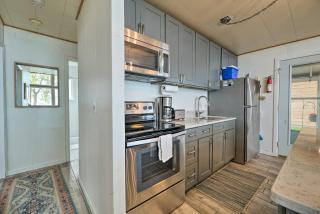 Lakefront Cottage Near Wineries and State Parks! - Mears - 2