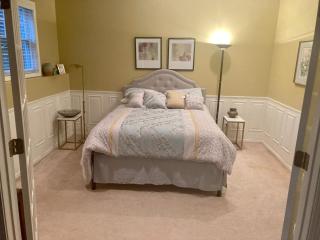 Beautiful Parkside Suite - 8