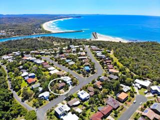 Number One - tranquility, views, walk to beach - - 9
