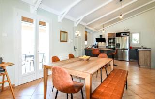 3 Bedroom Lovely Home In Colonzelle - 4