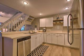 2 Mi to Margaritaville Resort Lake-View Retreat! - Osage Beach - 6