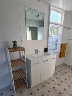 Matapouri bach - beautiful Northland beach - 1