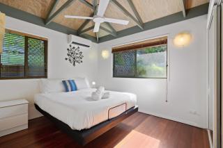 MAIN STAY - 100m to patrolled beach, pool, wifi, close to cafes - Point Lookout - 4