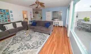 BEACHFRONT COTTAGE UPPER UNIT - Oceanside - 8