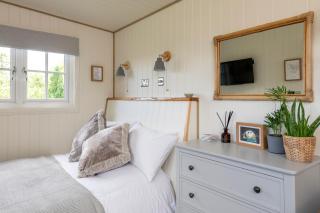 Secluded lodge with spectacular views and hot tub! - 4