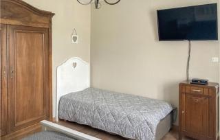 2 Bedroom Nice Home In Trambly - 3