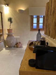 The Suite at Garden Village - Kalamaki - 9