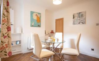 Bright 3 bedroom townhouse near city centre - 8