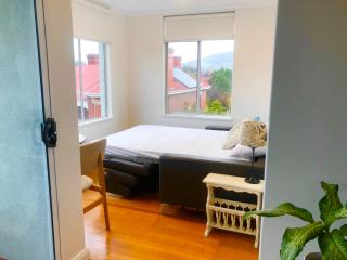Scarlett's by Salamanca - Hobart - 5
