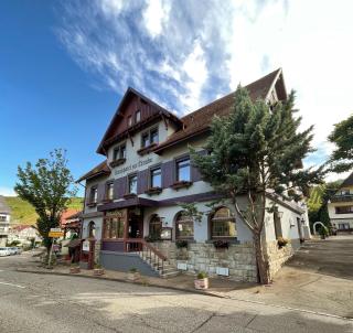 Landhotel Traube - Baden-Baden - 0