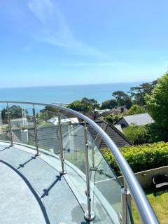 One of the best properties in Lyme! Breathtaking views across the whole bay. 3 stories with 2 tier veranda around the property. Sleeps 6 - Lyme Regis - 3
