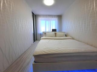 Червоне і біле Мережа квартир Alex Apartments Документи для відряджень Безконтактне заселення 24-7 - Poltava - 1