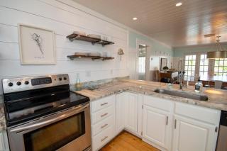 AMI Boathouse - 520 Loquat - 7