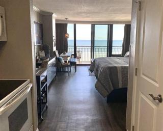 *OCEANFRONT RETREAT*King Bed *Great Pools, Hot Tubs+++*O41 - Myrtle Beach - 0