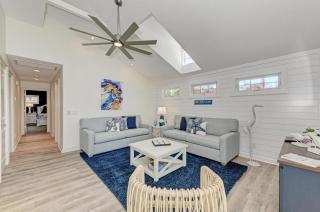 Turtle Tyme: Dog Friendly, Pool, Putting Green, 2 Blocks to Beach by Anna Maria Life - 4