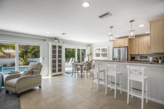 Toes in the Water - 110 Palm Ave - Anna Maria - 3