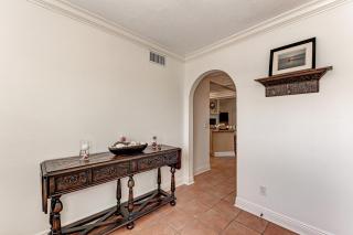 Yellowbird - 705 N Shore - 7