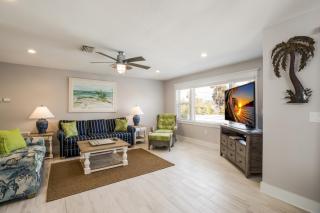 Royal Palm: Pool, 2 Blocks to Beach, Close to Dining & Shopping by Anna Maria Life Vacation Rentals - 0