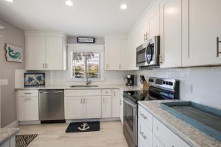 Royal Palm: Pool, 2 Blocks to Beach, Close to Dining & Shopping by Anna Maria Life Vacation Rentals - 4