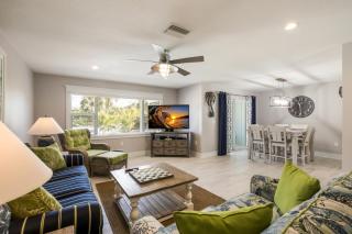 Royal Palm: Pool, 2 Blocks to Beach, Close to Dining & Shopping by Anna Maria Life Vacation Rentals - 3
