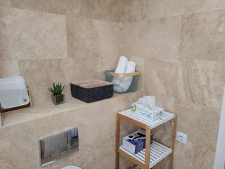 Lovely Apartment Near City Center (w/ Parking) - Cluj-Napoca - 4