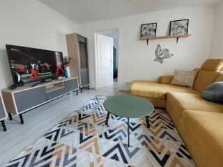 Lovely Apartment Near City Center (w/ Parking) - Cluj-Napoca - 0