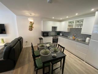 Modern 2 bedroom apartment, with car parking. - - 0