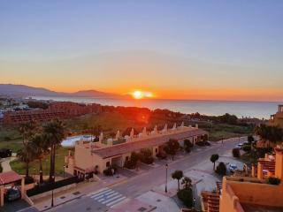 3 Bed Penthouse - Sleeps 8 - Pool - Sea View - 8