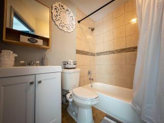 SuperValue Suite #1 @ East End Revitalized - Houston - 6