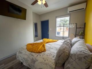 SuperValue Suite #1 @ East End Revitalized - Houston - 3