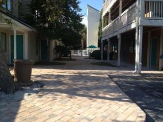*RENOVATED BEACH TOWNHOUSE*KING Master*Pool*Steps to Sand*PT3 - Myrtle Beach - 6