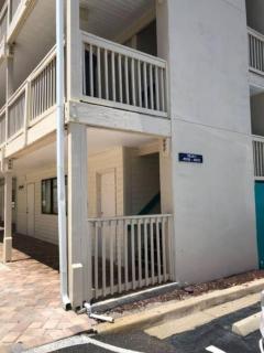 *DELIGHTFUL COZY BEACH RETREAT*Pool, Steps to the Sand*H32 - Myrtle Beach - 7