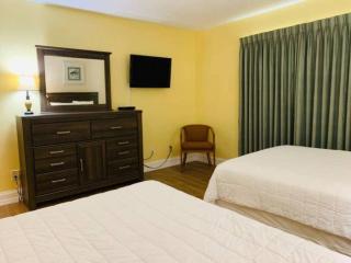 *DELIGHTFUL BEACH CONDO*Pool, Steps to the Sand*H33 - Myrtle Beach - 0