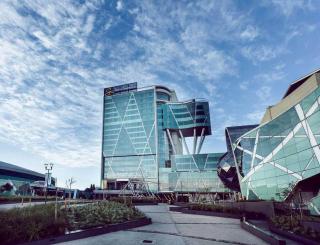 Menlyn Maine High Rise 1-Bedroom Luxury Apartment - Pretoria - 9