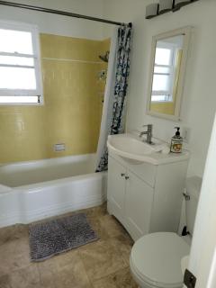 BEACHFRONT COTTAGE UPPER UNIT - Oceanside - 5