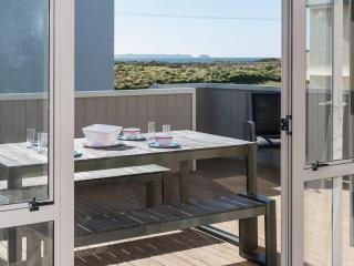 A Beach Barn Haven - Papamoa Holiday Home - 5