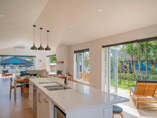 Hot Water Bach - Hot Water Beach Holiday Home - Hotwater Beach - 1