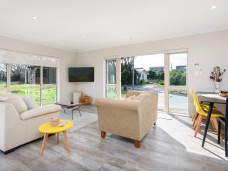 Modern Beach Break - Waihi Beach Holiday Home - Waihi Beach - 5