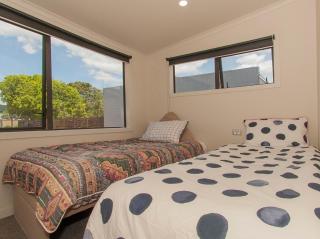 Hetherington Haven - Whangamata Holiday Home - 1