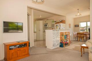 Surf Beach Views - Whangamata Holiday Home - Whangamata - 8