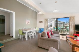 Sweeping Sea Views - Waihi Holiday Home - Waihi Beach - 7