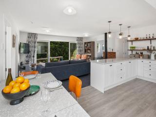 Great Lake Oasis - Kuratau Holiday Home - 6