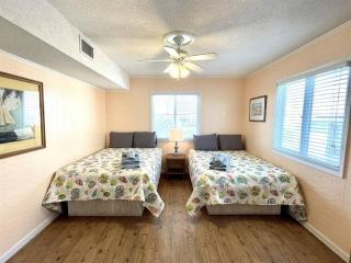 *OCEANFRONT HOUSE ON THE SAND*6 Kings*12br, 12ba*Private Hot Tub*SLEEP 36*PGP - Myrtle Beach - 6